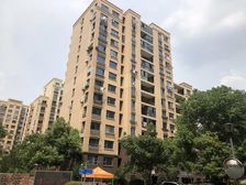 小区旁边有大融城商业,7号线地铁,小区停车也很方便,电梯房