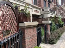 :次新房 全新装修全屋空调新风 位置好 人车分流