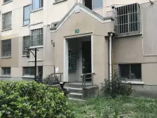 中楼层满五不靠路150平的大三房