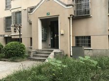 星悦精装修大平层,管家服务自带会所露天酒吧精装修。