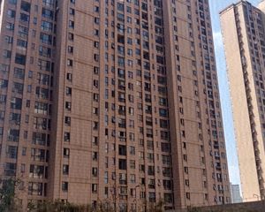 世纪万象广场南北通透,采光好装修好,环镜优美视野好,诚心出售
