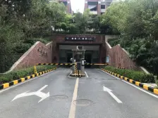 :融创别墅带两个产权车位 带花 园地下室 位置好