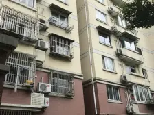 中环旁边,进地铁,位置佳,看房方便。