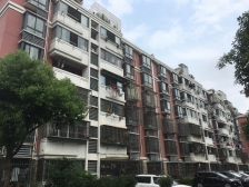 带阁楼,精装修拎包入住,小区车位充裕,看房随时