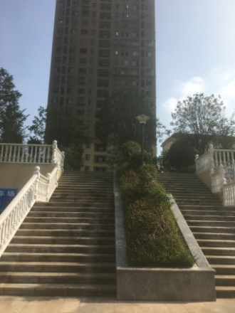 月亮湾草莓街区实景图