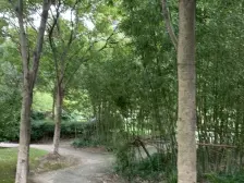 新上笋盘! 业主单独委托!带产权车位!小区安静临河位置!