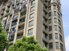 顶楼带阁楼,位置安静,户型好