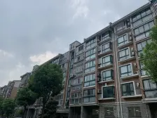 06年房龄,位置好,近地铁 ,大四房精装修两卫