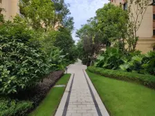 照母山 融创凡尔赛香榭(洋房)四房