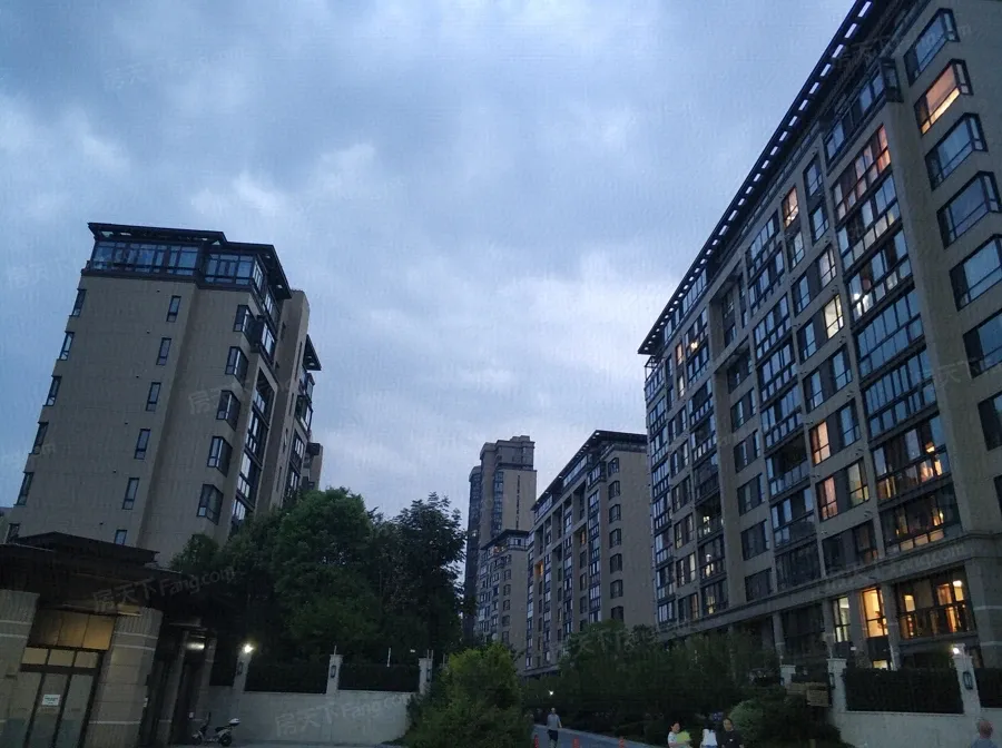 陆家嘴锦绣前城