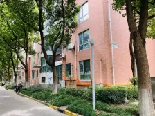 经典飞机户型电梯大三房,全景落地窗,视野采光很好