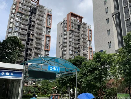 松山湖绿荷居 精装2房 首付22万 满五无抵押 月收租2500 随时看房