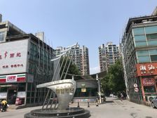 精装修拎包入住带大阁楼带露台采光充足