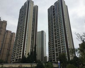 德思勤地铁口业主自住精装大三房诚心出售