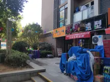 地铁口 双气两房 业主急售 看房方便