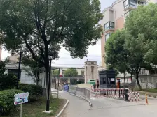 06年房龄,位置好,近地铁 ,大四房精装修两卫