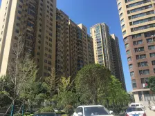 诚 心 出 售,成 住 住宅,看 房方便