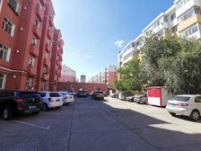 万达花园小区,好楼层,采光好。