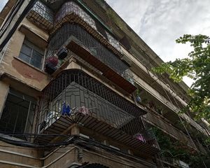此房有电梯,行一层间隔方正实用生活配套齐全