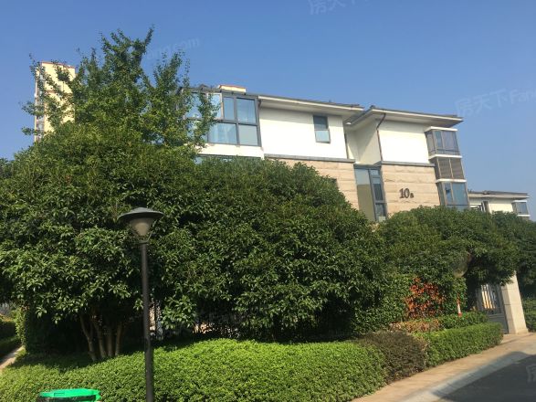 浪琴湾南昌市青山湖区北京东路2199号艾溪湖浪琴湾花园55栋01室