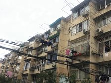 精装两房一厅,有阁楼,采光真的好!