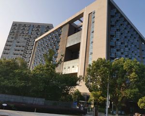 人才公寓精装两室一厅,房东诚心出售。