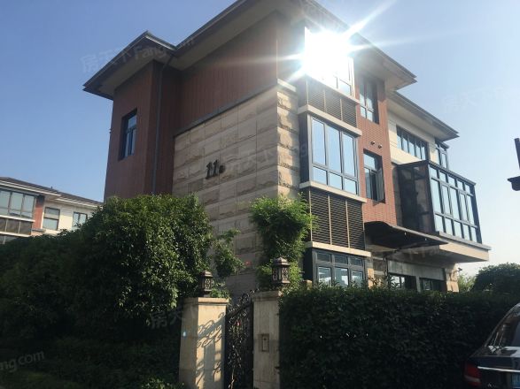 浪琴湾南昌市青山湖区北京东路2199号艾溪湖浪琴湾花园55栋01室