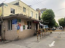 小区中心位置,主卧朝南,中式风格,采光充足
