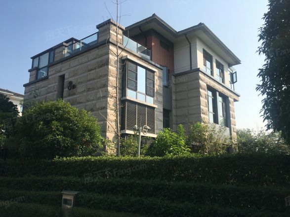 浪琴湾南昌市青山湖区北京东路2199号艾溪湖浪琴湾花园55栋01室