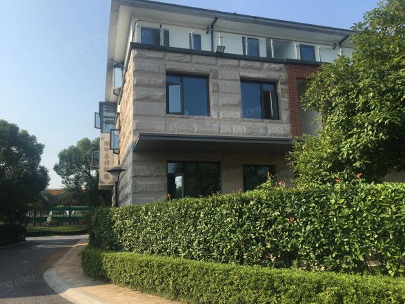 浪琴湾南昌市青山湖区北京东路2199号艾溪湖浪琴湾花园55栋01室