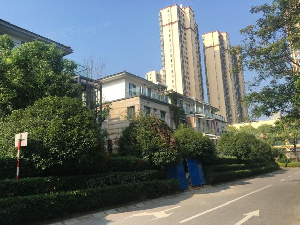 浪琴湾南昌市青山湖区北京东路2199号艾溪湖浪琴湾花园55栋01室