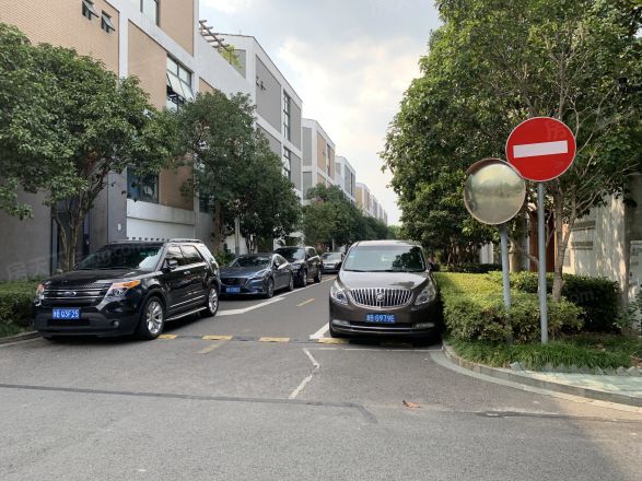 128国际公寓小区实景图