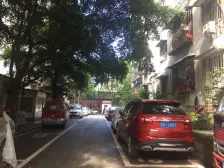 加装电梯房,南坪双轻轨,正规两室,低楼层 。