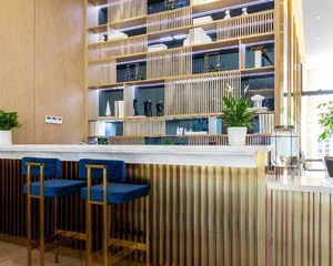 万泰龙乾府!三房两厅两卫!百变毛坯!户型方正!