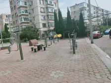 辽师地铁口 精装修一室一厅 中间楼层看房方便 手续全