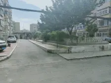 倒置结构楼龄较新 户型规矩有客厅 中间楼层近车站市场