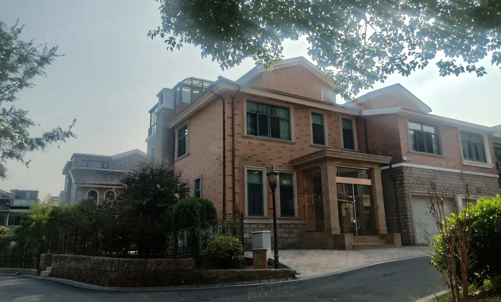 龙城福第 三室两厅一卫纯毛坯 楼层好单价低 可满二过户