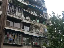 双轻轨 门口 ,天。台。岗。南。湖。近万达商圈