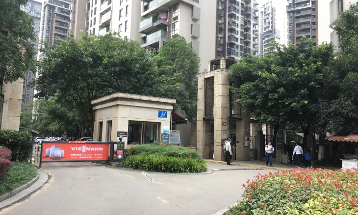 此房跃层双卫户型,标准, 可看沙河,客厅有阳台,成都锦江东光翡翠城四