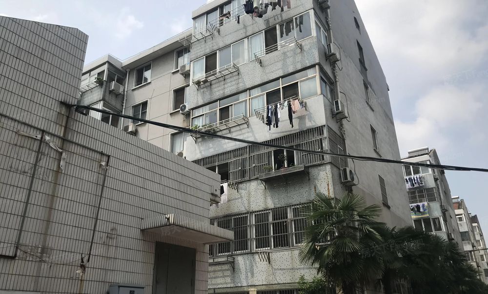 彩虹城旁翠竹新村北区 3室2厅 中装修出售价格可谈