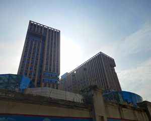 配套成熟出门地铁口交通便利中间楼层采光好