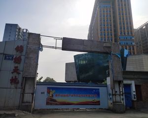 小区环境优美,小区内部保安24小时巡逻,让您住的安心