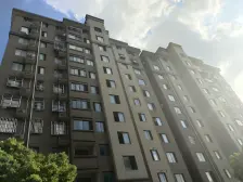 电梯房,主卧朝南,小区入口附近,视野好,现代风格