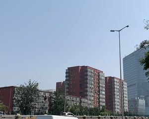 光辉里小区满五唯一南北通透两居室