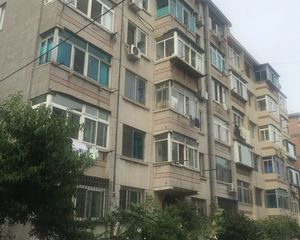 山庄街一室一厅中间楼层视野开阔