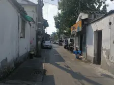 百花州公园旁 占地一亩独门独院 四开间朝南 4车位