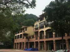 总高四层小洋房,精装修,小区绿化非常漂亮。