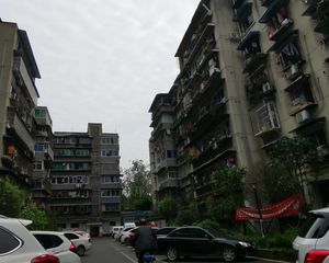高攀路21号1室1厅东