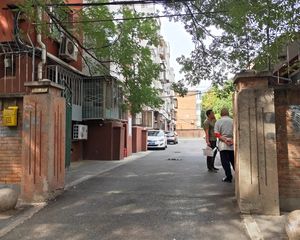 西三环,六里桥小区正规两居室,南北通透,满五年不唯一,急售
