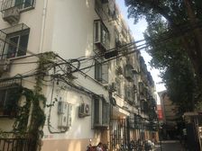 六铺炕三区 精装田字格三居室 层高3米 前后花园采光好